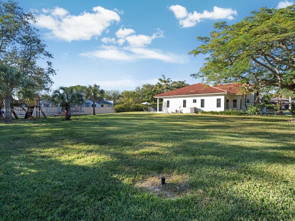 For Sale: $2,250,000 (6 beds, 4 baths, 3189 Square Feet)