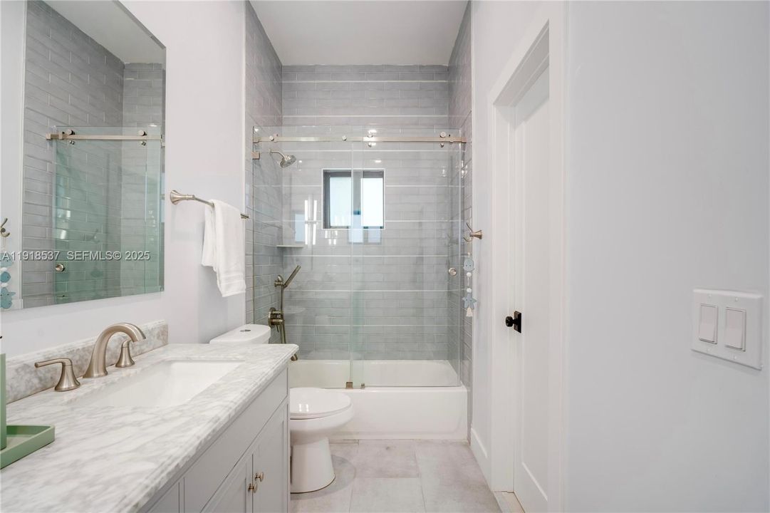 For Sale: $2,250,000 (6 beds, 4 baths, 3189 Square Feet)