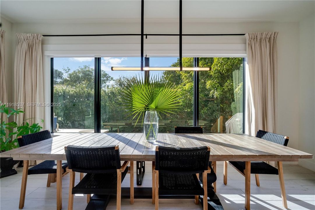 For Sale: $2,250,000 (6 beds, 4 baths, 3189 Square Feet)