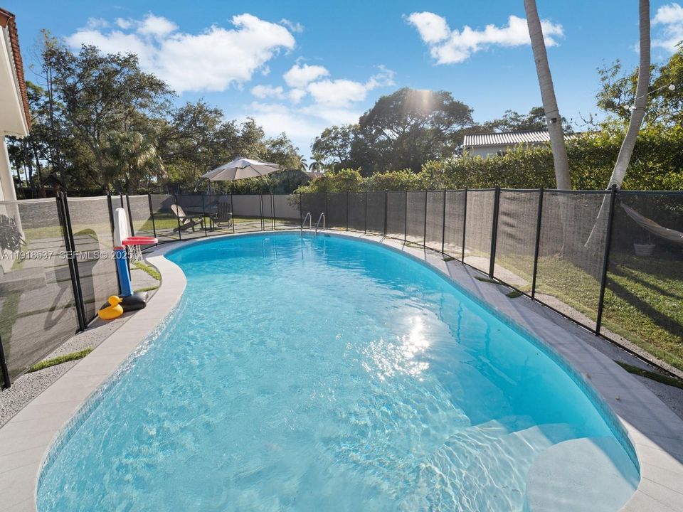 For Sale: $2,250,000 (6 beds, 4 baths, 3189 Square Feet)