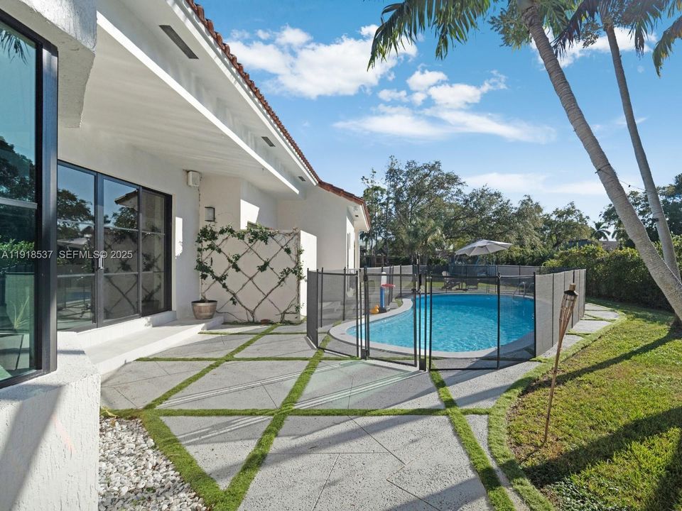 For Sale: $2,250,000 (6 beds, 4 baths, 3189 Square Feet)