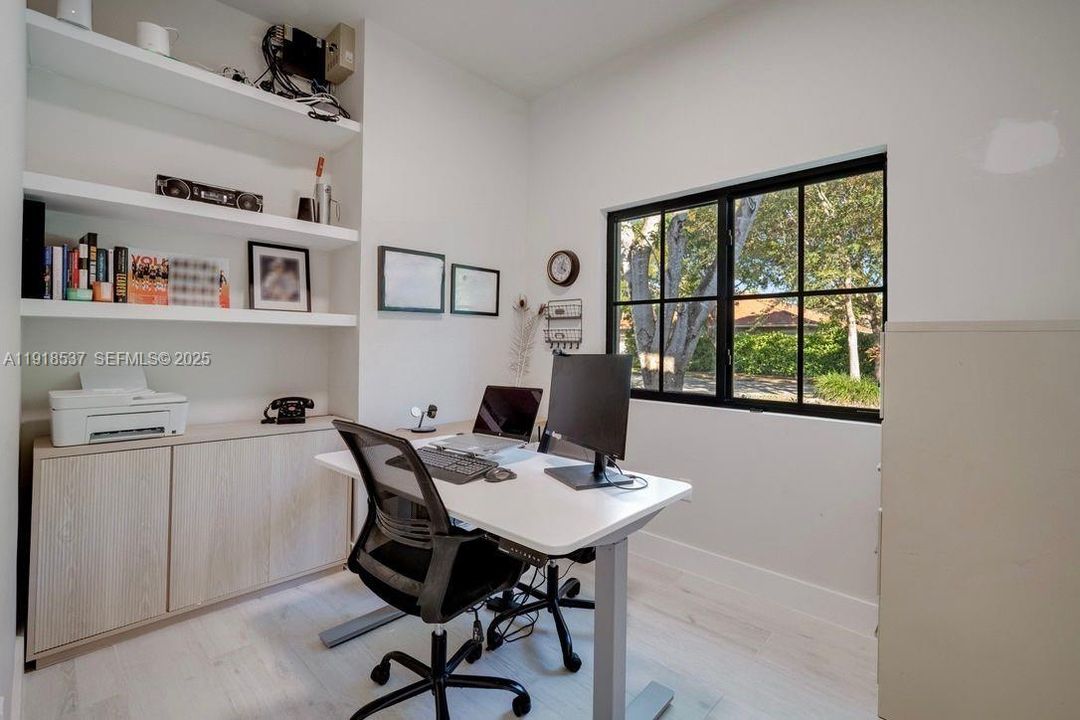 For Sale: $2,250,000 (6 beds, 4 baths, 3189 Square Feet)