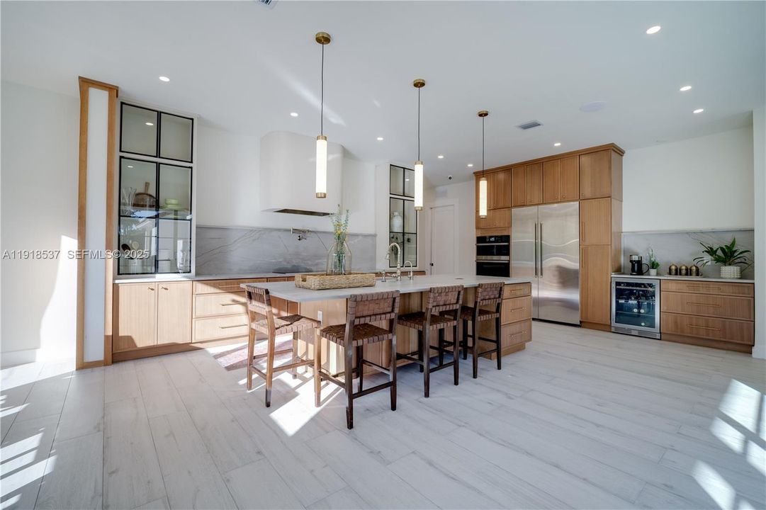 For Sale: $2,250,000 (6 beds, 4 baths, 3189 Square Feet)