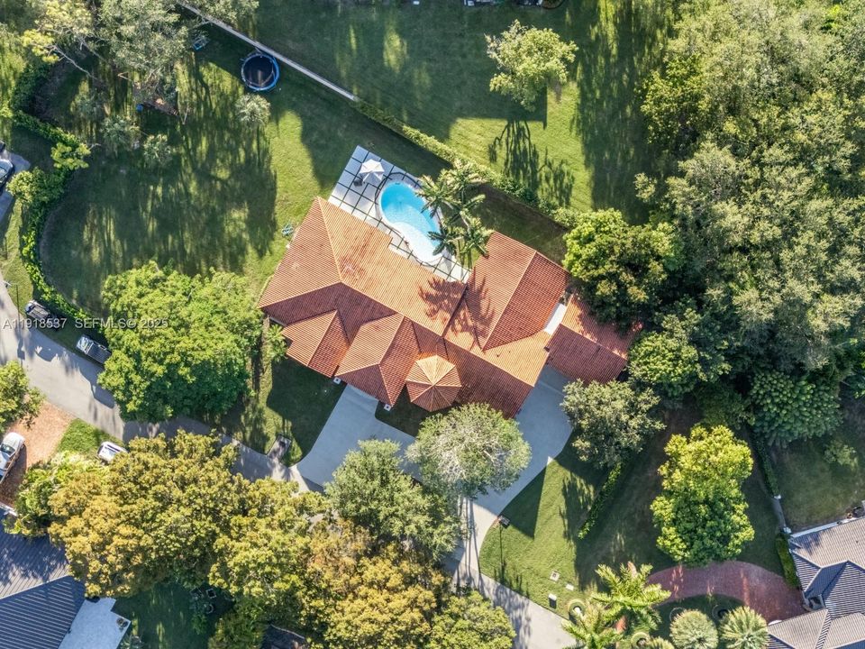 For Sale: $2,250,000 (6 beds, 4 baths, 3189 Square Feet)