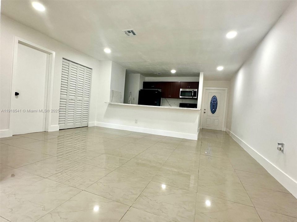 待售: $395,000 (3 贝兹, 2 浴室, 1152 平方英尺)