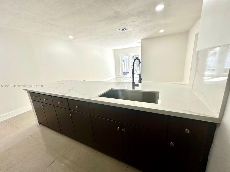 待售: $395,000 (3 贝兹, 2 浴室, 1152 平方英尺)