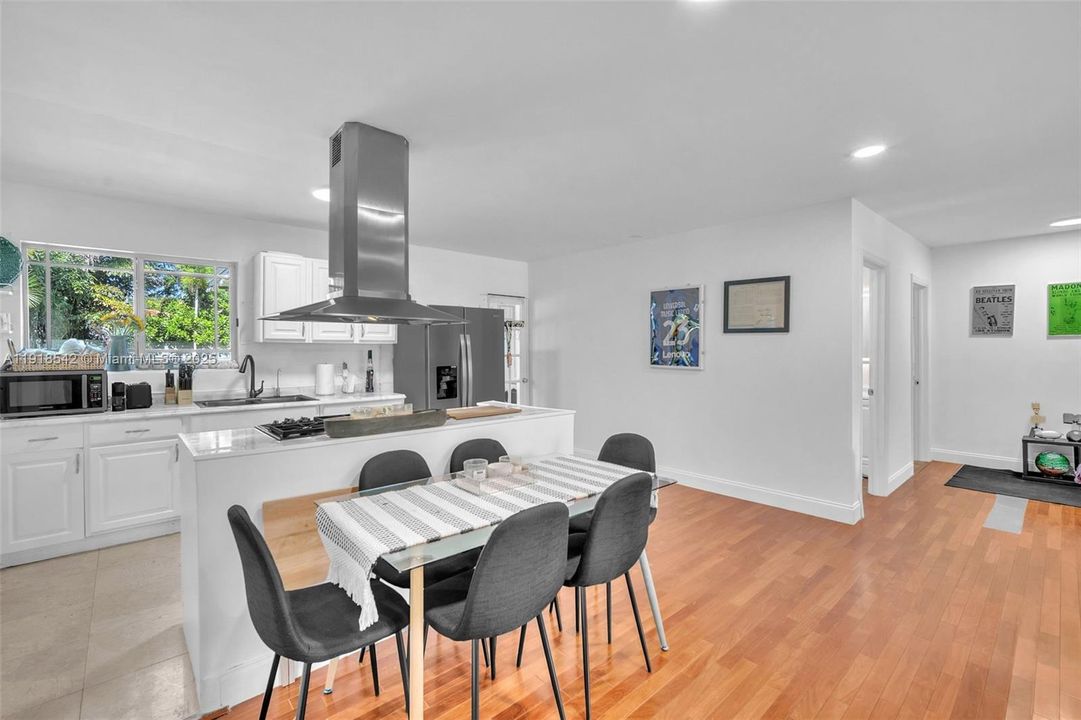 For Sale: $1,598,000 (3 beds, 3 baths, 1609 Square Feet)