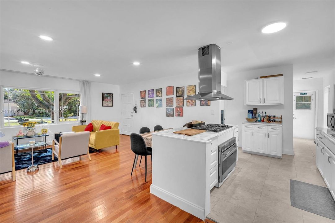 For Sale: $1,598,000 (3 beds, 3 baths, 1609 Square Feet)