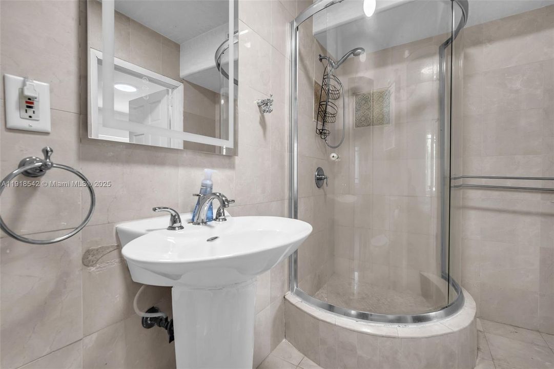 For Sale: $1,598,000 (3 beds, 3 baths, 1609 Square Feet)