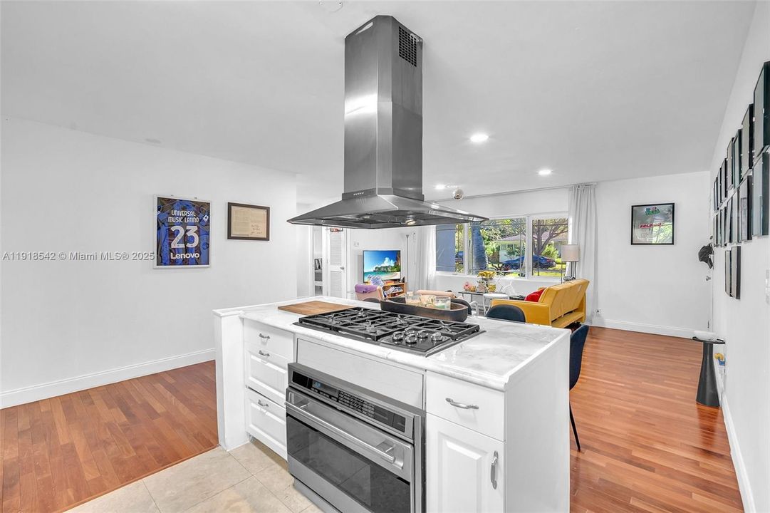 For Sale: $1,598,000 (3 beds, 3 baths, 1609 Square Feet)