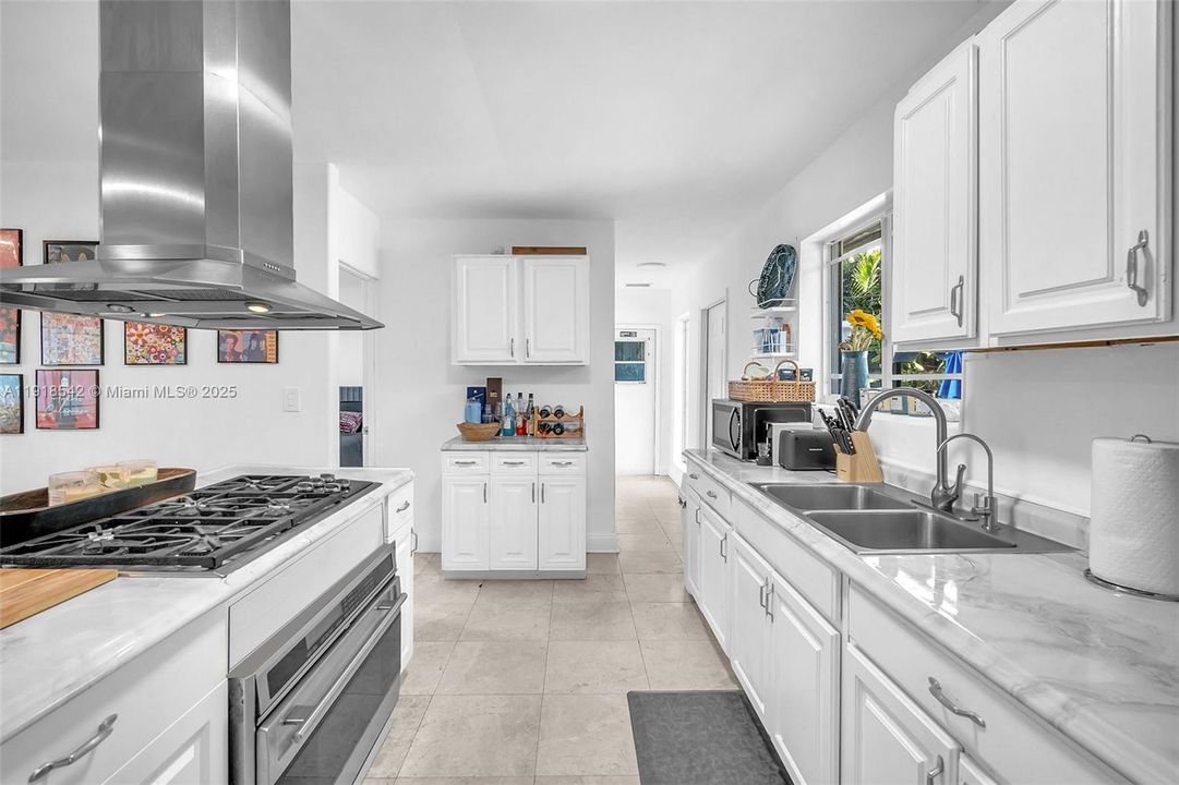 For Sale: $1,598,000 (3 beds, 3 baths, 1609 Square Feet)