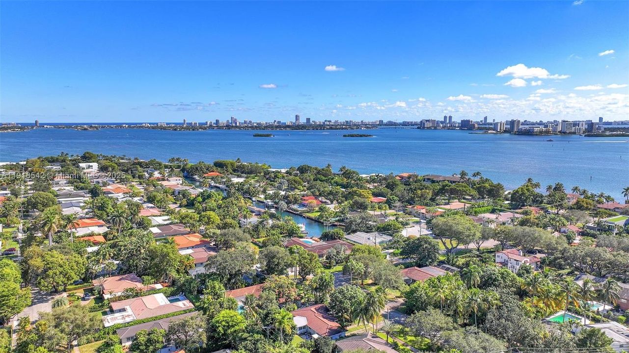 For Sale: $1,598,000 (3 beds, 3 baths, 1609 Square Feet)