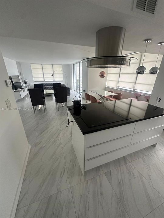 待售: $499,000 (2 贝兹, 2 浴室, 1693 平方英尺)