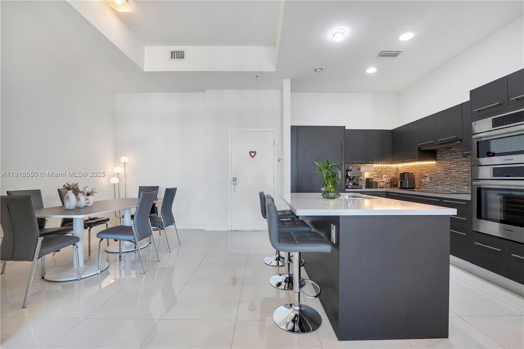 En Venta: $450,000 (2 camas, 2 baños, 1130 Pies cuadrados)