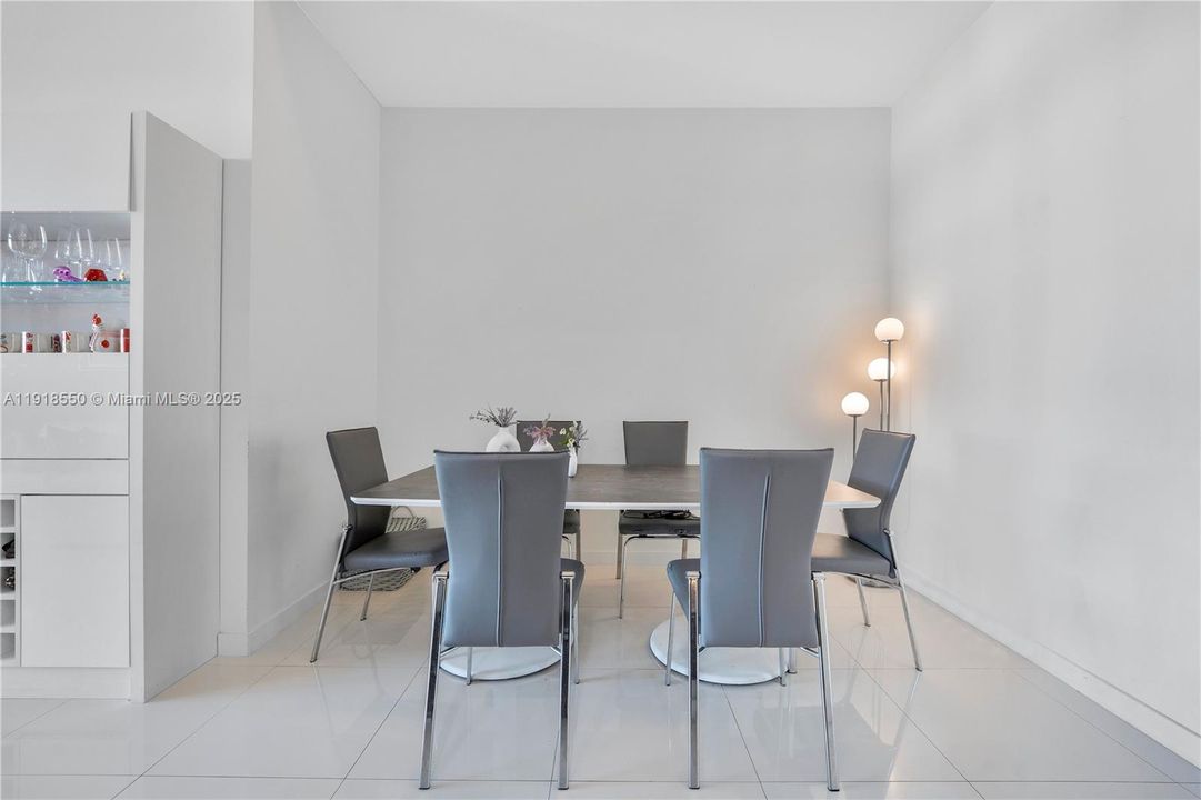 En Venta: $450,000 (2 camas, 2 baños, 1130 Pies cuadrados)