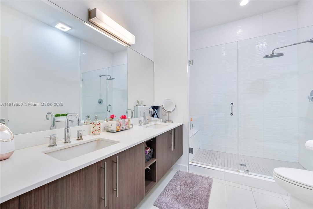 En Venta: $450,000 (2 camas, 2 baños, 1130 Pies cuadrados)