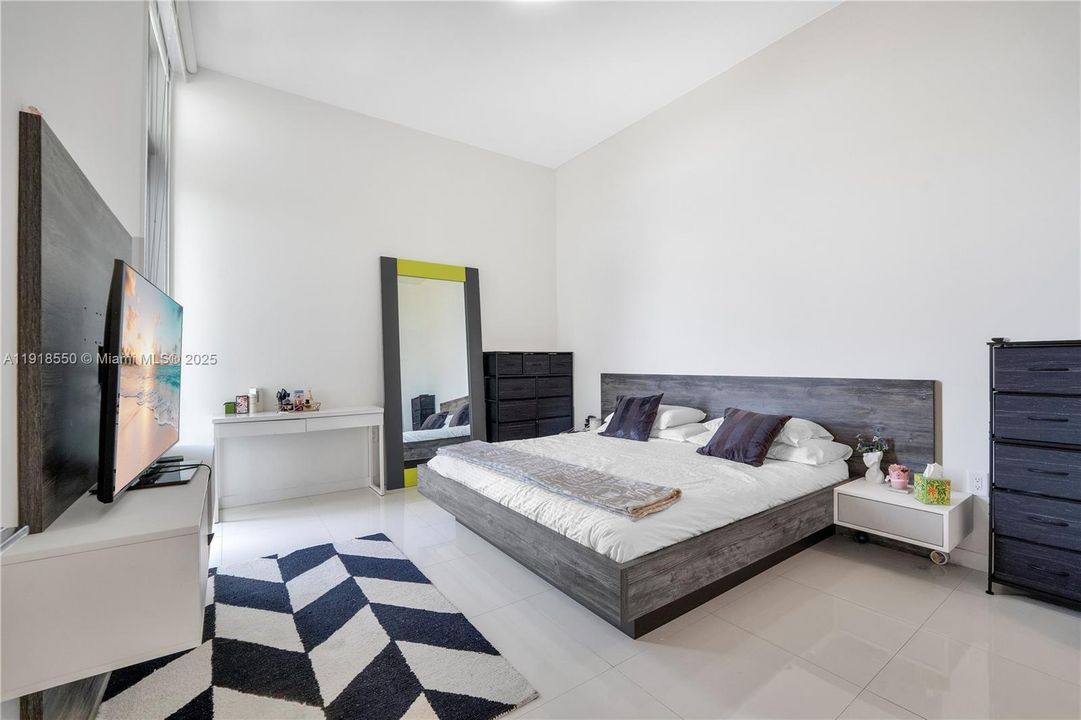 En Venta: $450,000 (2 camas, 2 baños, 1130 Pies cuadrados)