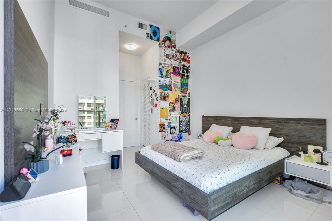 En Venta: $450,000 (2 camas, 2 baños, 1130 Pies cuadrados)