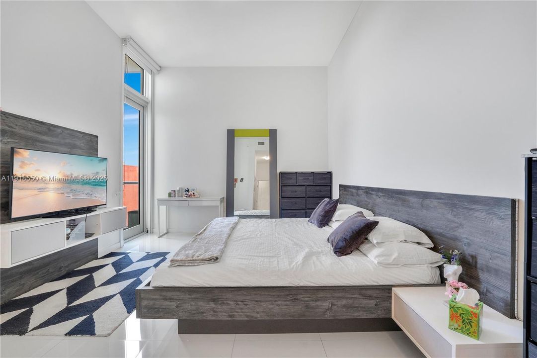 En Venta: $450,000 (2 camas, 2 baños, 1130 Pies cuadrados)