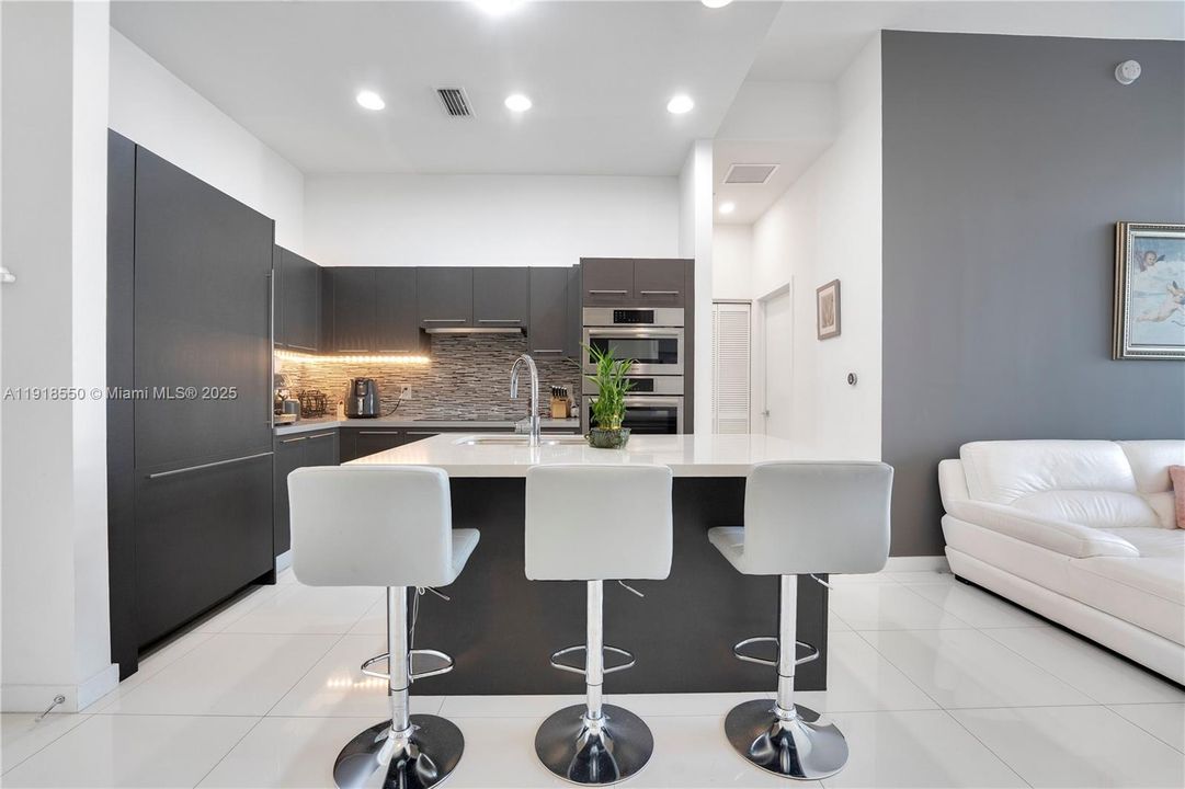 En Venta: $450,000 (2 camas, 2 baños, 1130 Pies cuadrados)