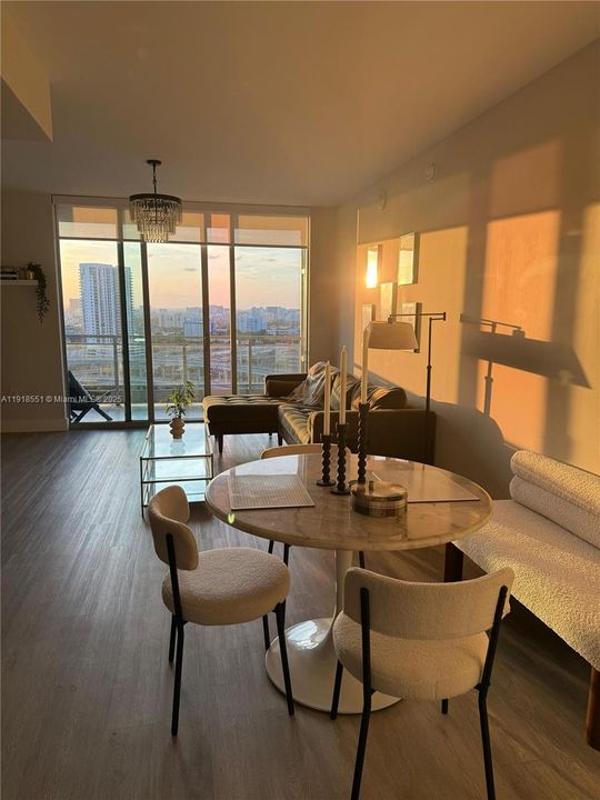 For Rent: $3,000 (1 beds, 1 baths, 736 Square Feet)