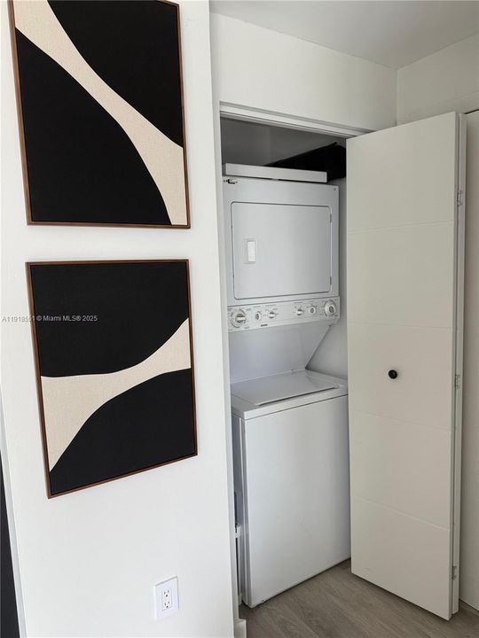 For Rent: $3,000 (1 beds, 1 baths, 736 Square Feet)