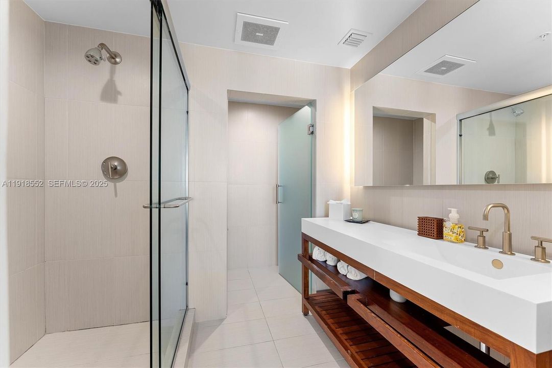 For Rent: $6,100 (2 beds, 2 baths, 1214 Square Feet)