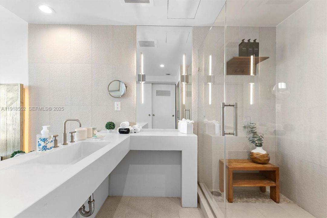 For Rent: $6,100 (2 beds, 2 baths, 1214 Square Feet)