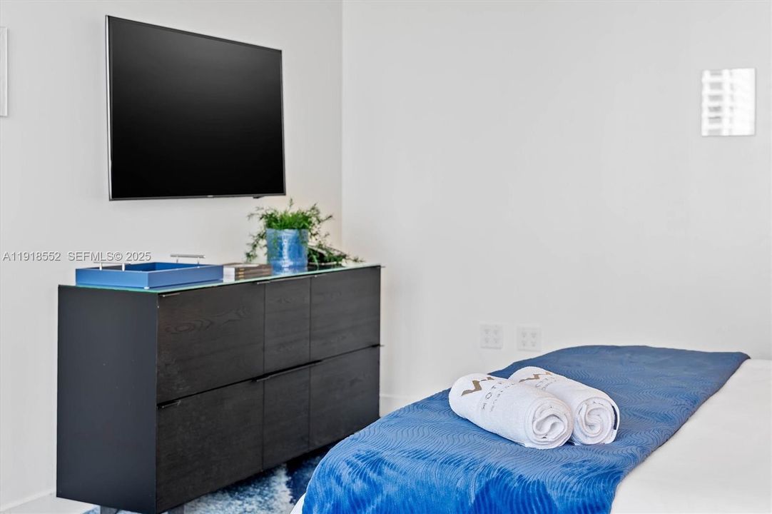 For Rent: $6,100 (2 beds, 2 baths, 1214 Square Feet)