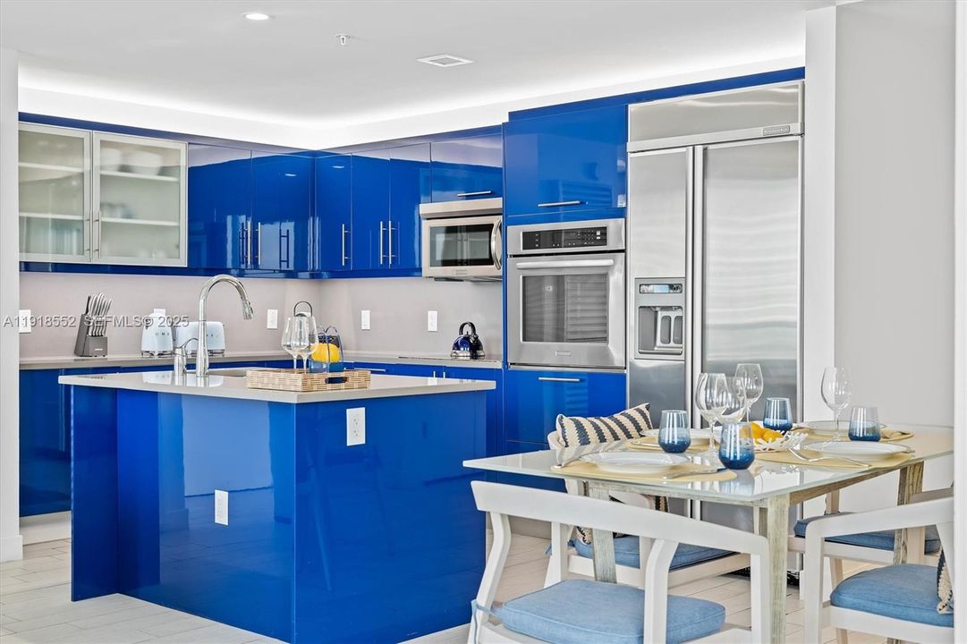 For Rent: $6,100 (2 beds, 2 baths, 1214 Square Feet)