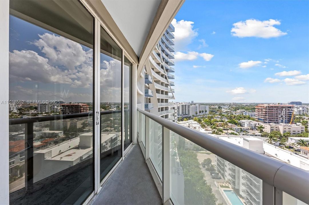 For Rent: $6,100 (2 beds, 2 baths, 1214 Square Feet)