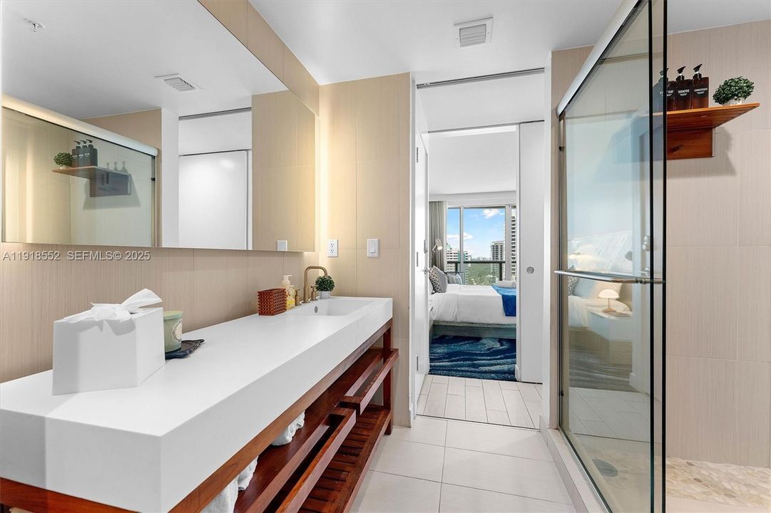 For Rent: $6,100 (2 beds, 2 baths, 1214 Square Feet)