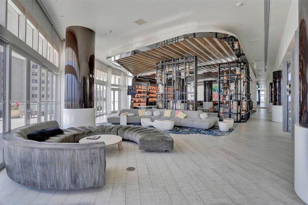 For Rent: $6,100 (2 beds, 2 baths, 1214 Square Feet)