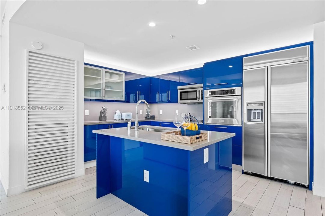 For Rent: $6,100 (2 beds, 2 baths, 1214 Square Feet)