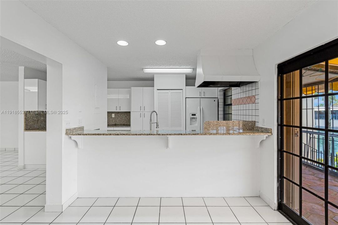 合同活跃: $3,000 (3 贝兹, 2 浴室, 1460 平方英尺)