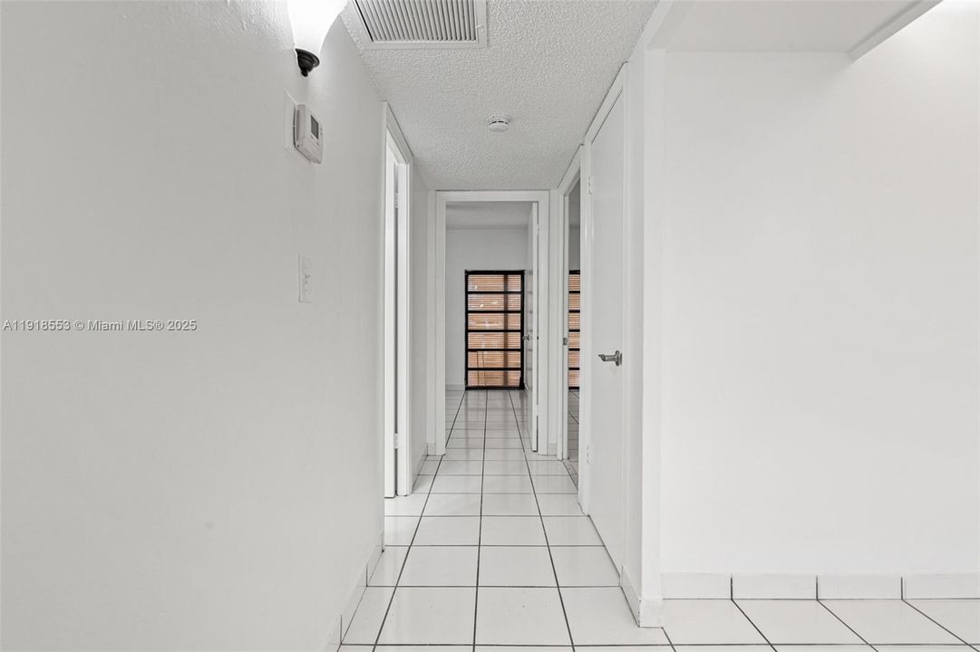 合同活跃: $3,000 (3 贝兹, 2 浴室, 1460 平方英尺)