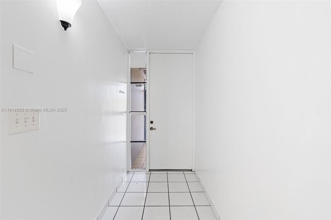 合同活跃: $3,000 (3 贝兹, 2 浴室, 1460 平方英尺)