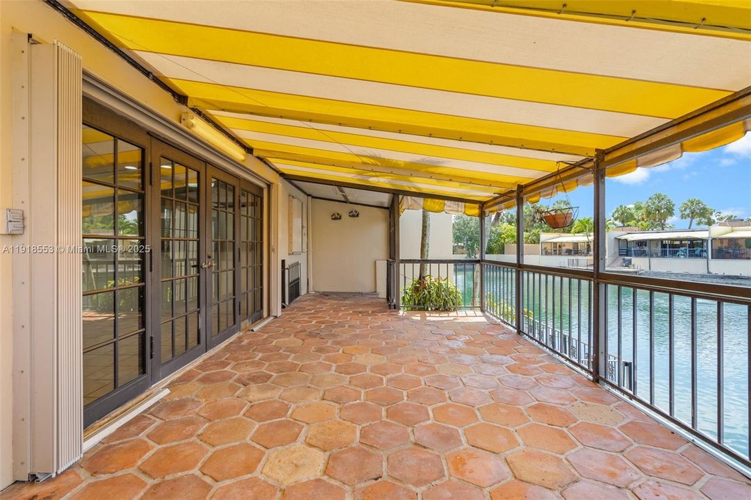 合同活跃: $3,000 (3 贝兹, 2 浴室, 1460 平方英尺)