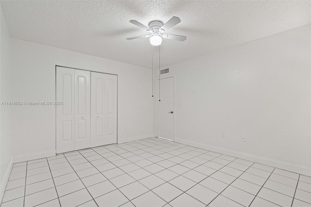 合同活跃: $3,000 (3 贝兹, 2 浴室, 1460 平方英尺)