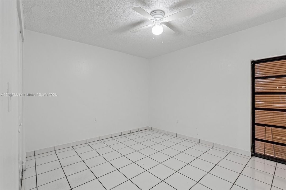 合同活跃: $3,000 (3 贝兹, 2 浴室, 1460 平方英尺)