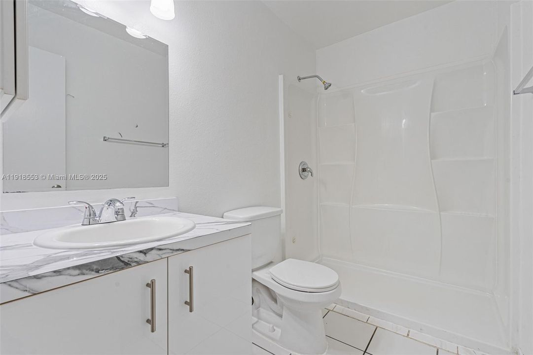 合同活跃: $3,000 (3 贝兹, 2 浴室, 1460 平方英尺)