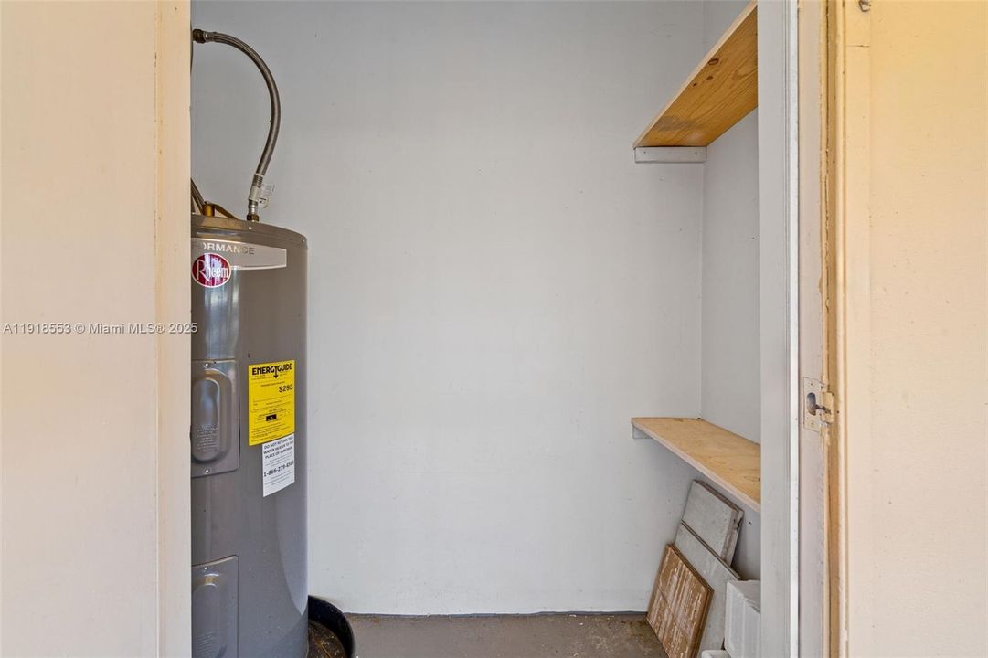 合同活跃: $3,000 (3 贝兹, 2 浴室, 1460 平方英尺)