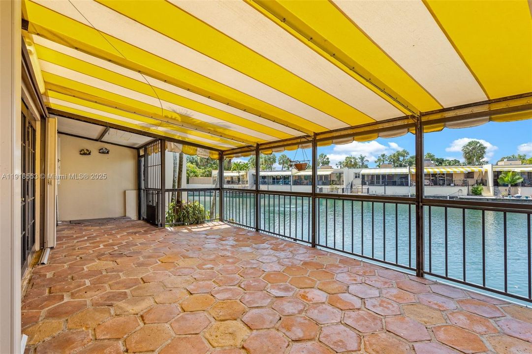 合同活跃: $3,000 (3 贝兹, 2 浴室, 1460 平方英尺)