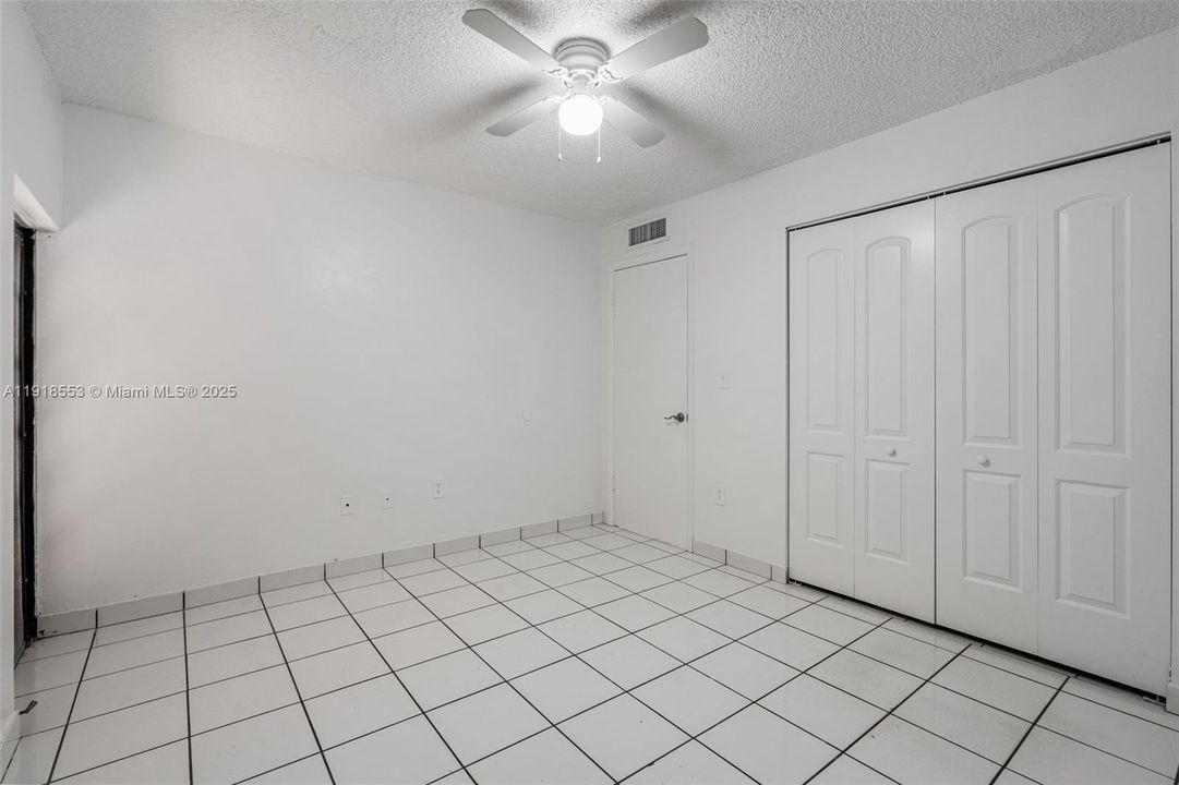 合同活跃: $3,000 (3 贝兹, 2 浴室, 1460 平方英尺)