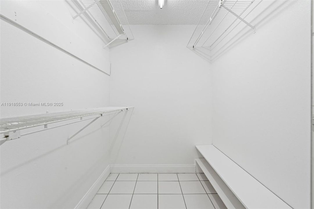 合同活跃: $3,000 (3 贝兹, 2 浴室, 1460 平方英尺)