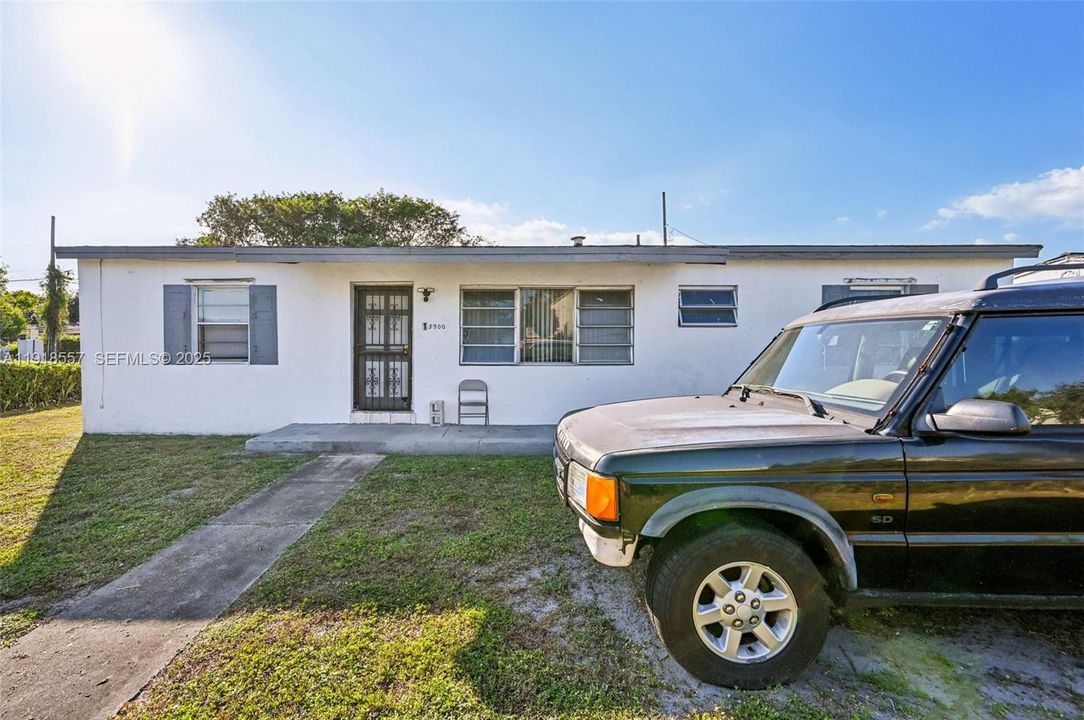 En Venta: $460,000 (3 camas, 2 baños, 1200 Pies cuadrados)