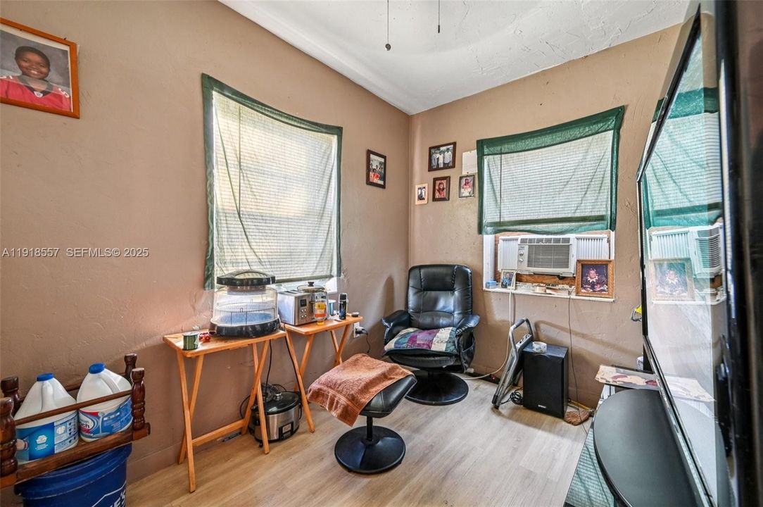 En Venta: $460,000 (3 camas, 2 baños, 1200 Pies cuadrados)