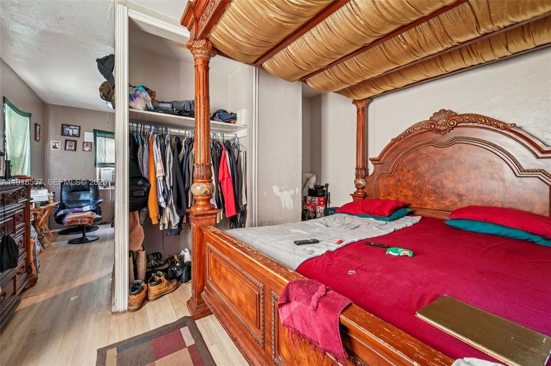 En Venta: $460,000 (3 camas, 2 baños, 1200 Pies cuadrados)