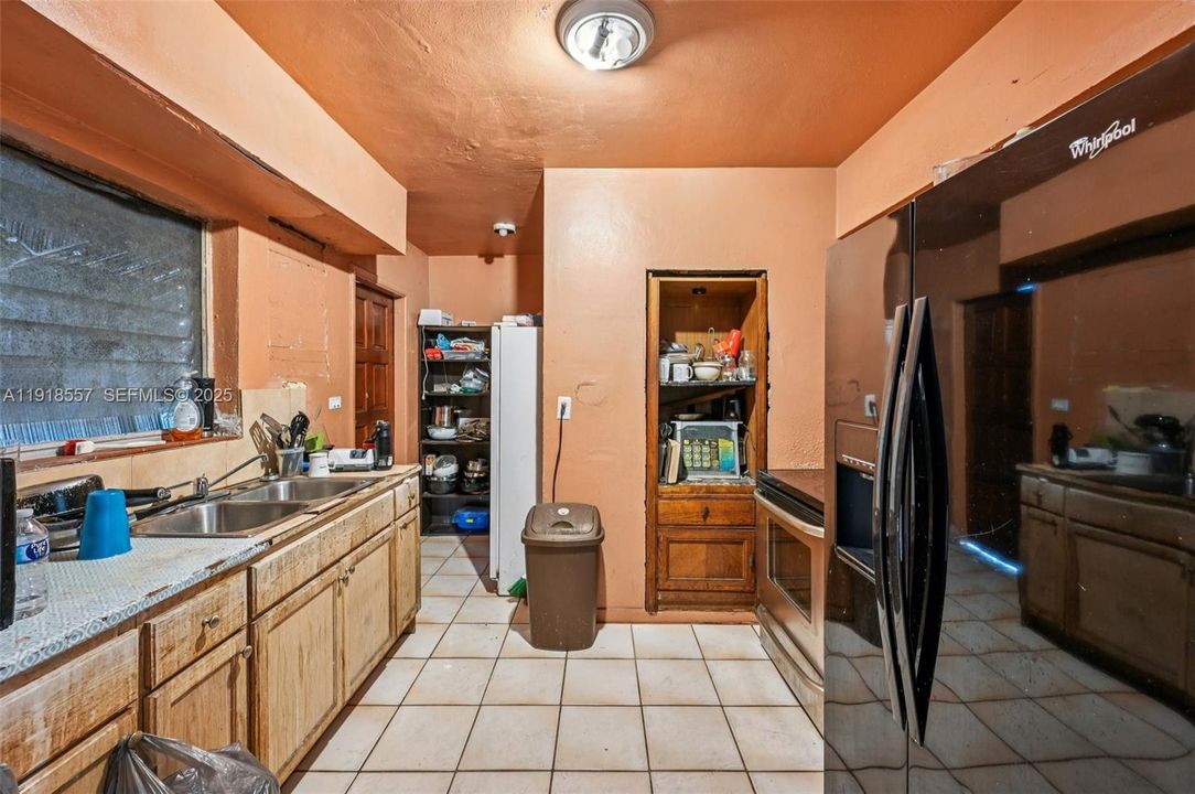 En Venta: $460,000 (3 camas, 2 baños, 1200 Pies cuadrados)