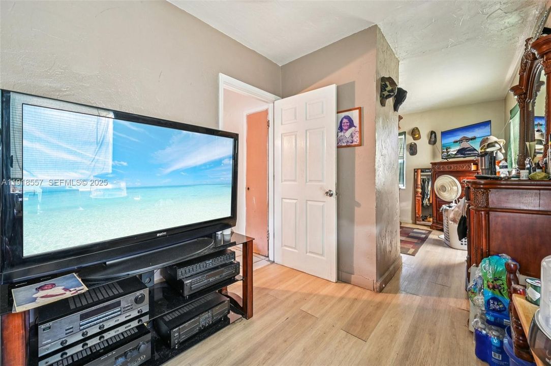 En Venta: $460,000 (3 camas, 2 baños, 1200 Pies cuadrados)